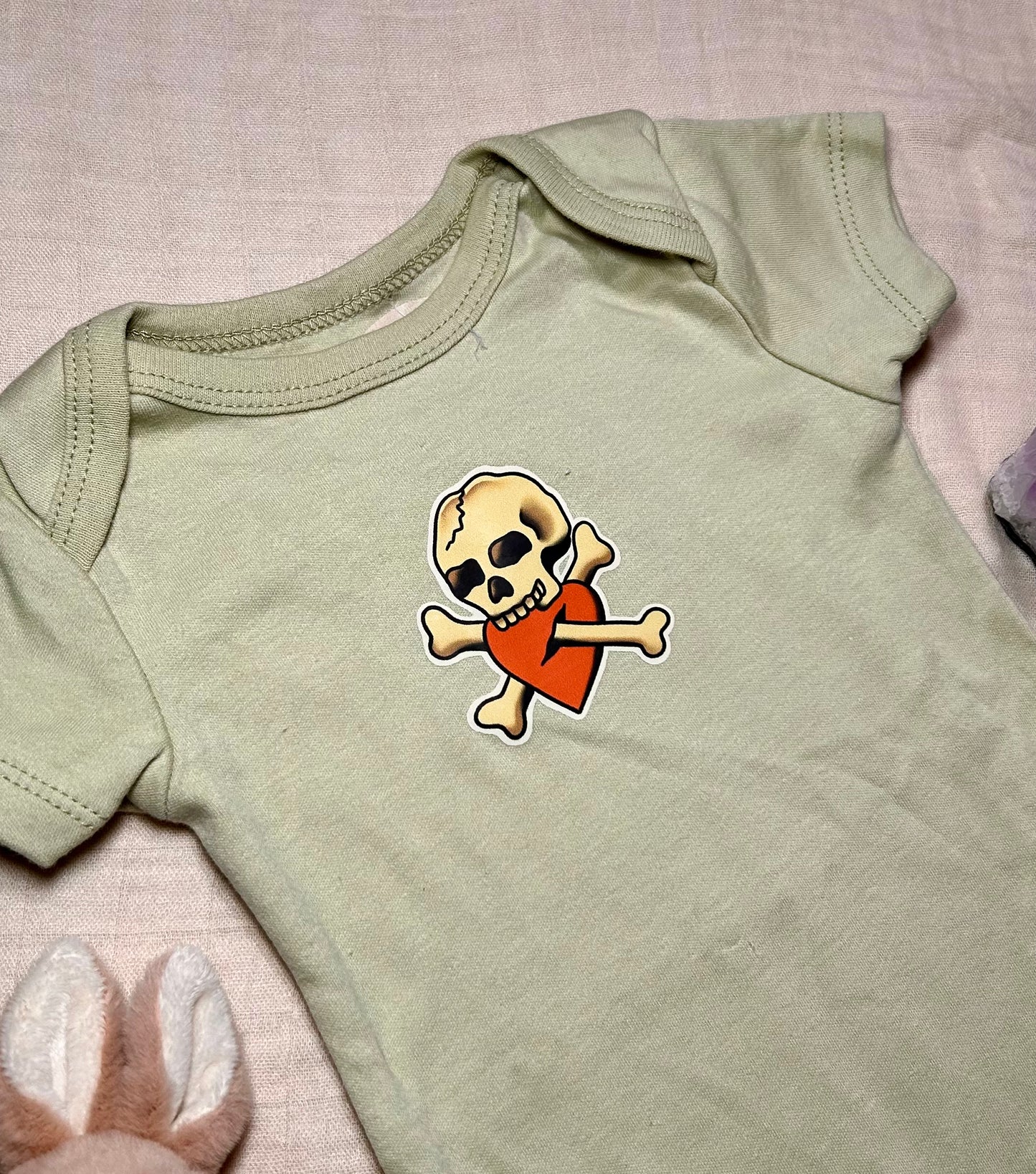 Short Sleeve Onesie - Skull and Bones - Green