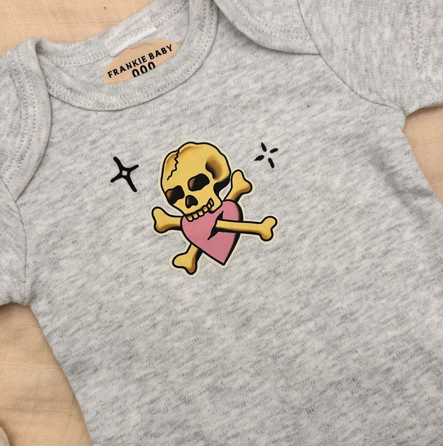 Short Sleeve Onesie - Skull and Bones - Grey