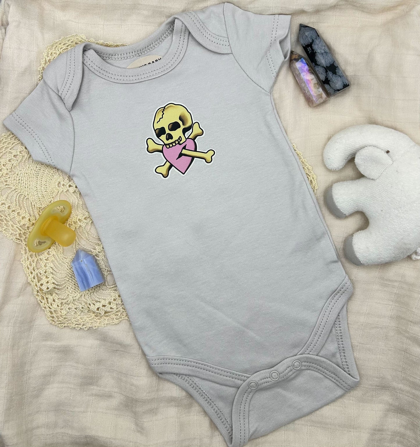 Short Sleeve Onesie - Skull and Bones - Grey