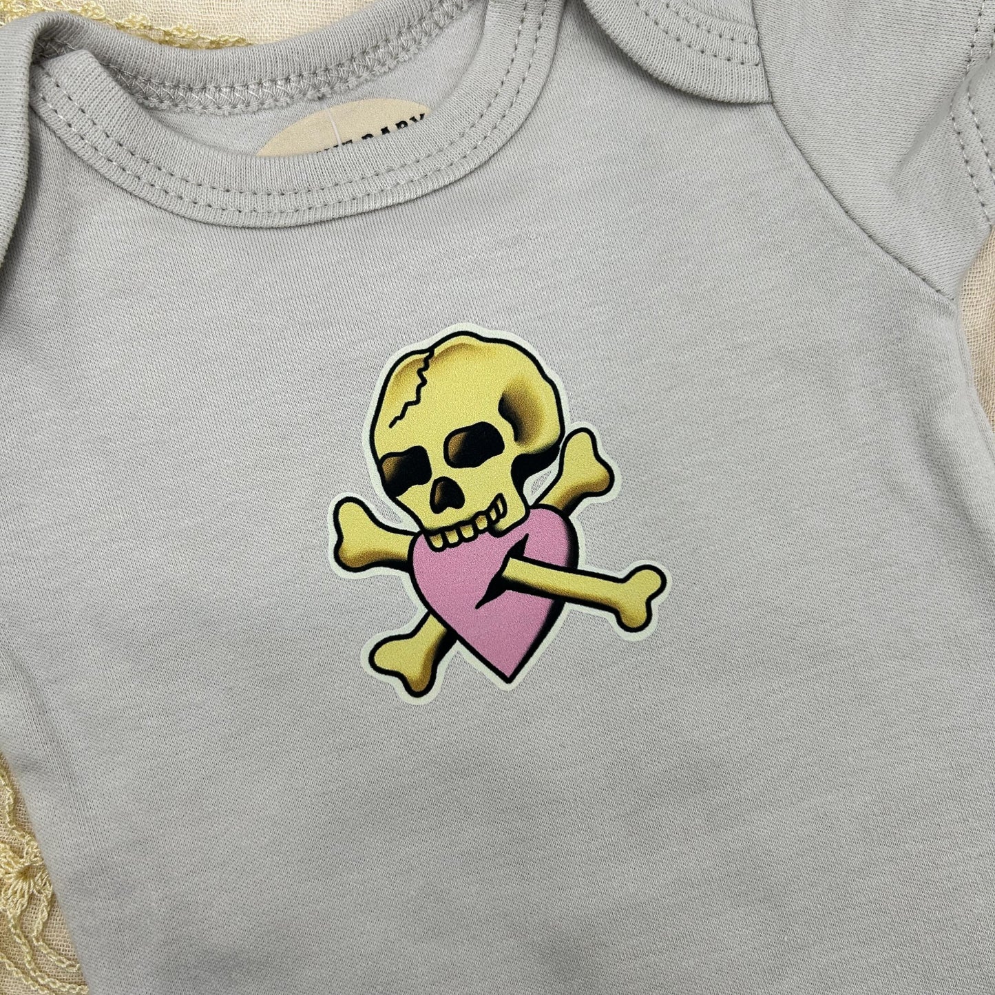 Short Sleeve Onesie - Skull and Bones - Grey