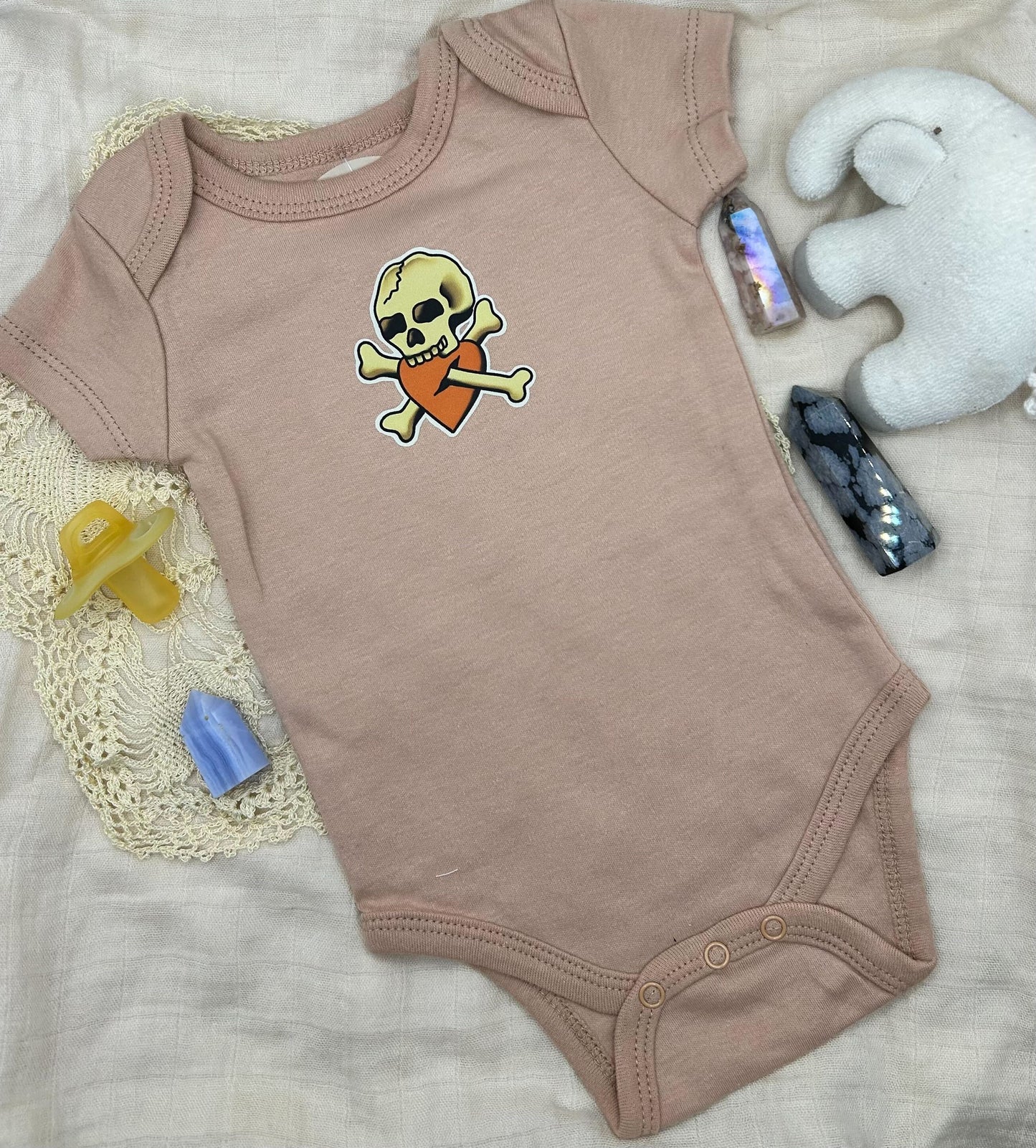 Short Sleeve Onesie - Skull and Bones - Brown