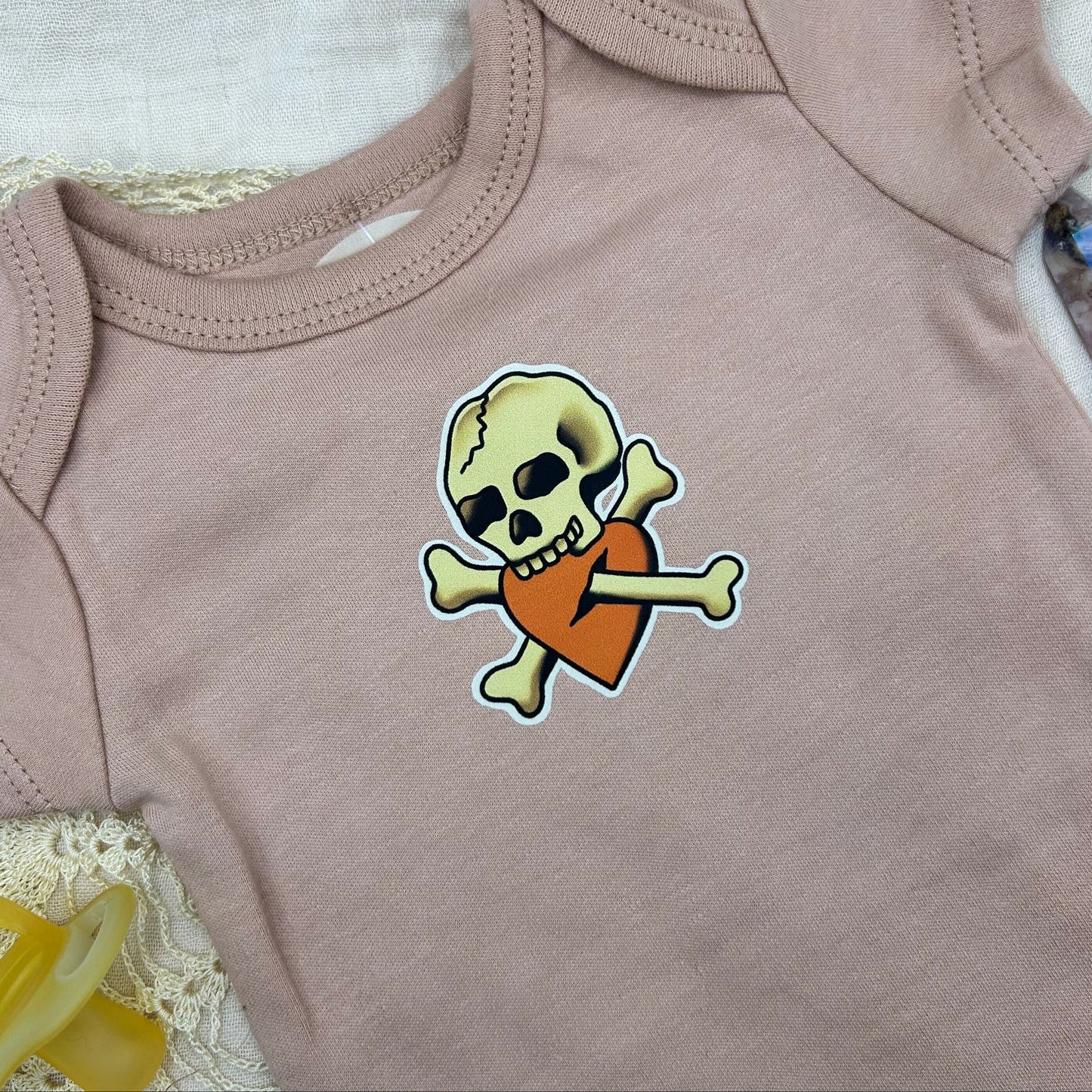 Short Sleeve Onesie - Skull and Bones - Brown