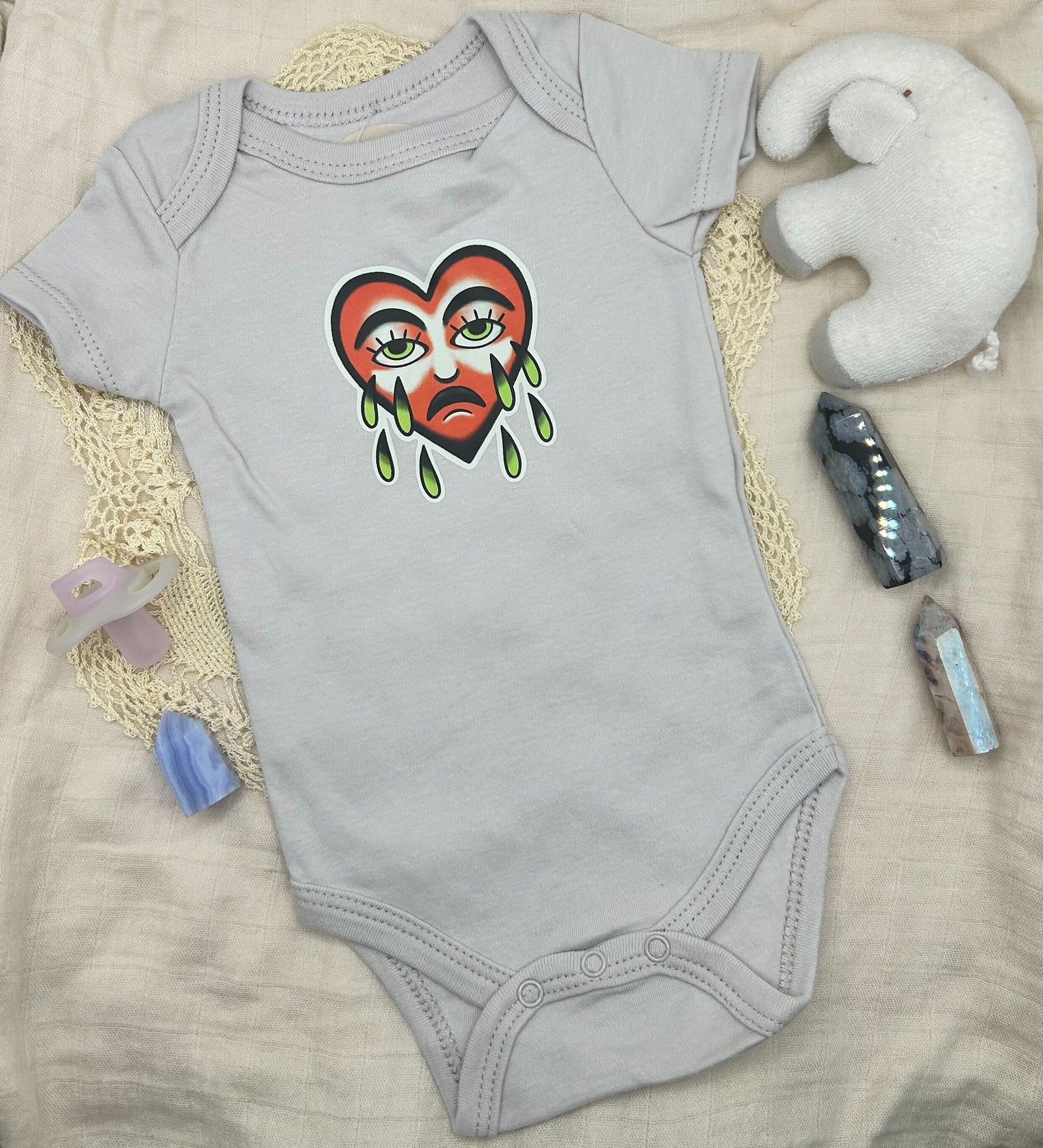 Short Sleeve Onesie - Weeping Heart - Grey