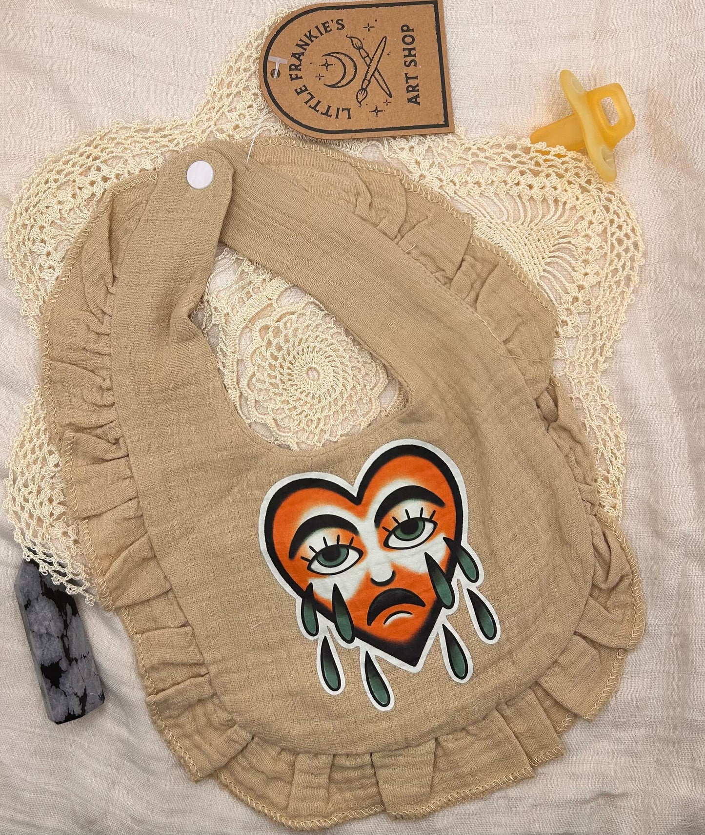 Muslin Frill Bib - Brown Weeping Heart