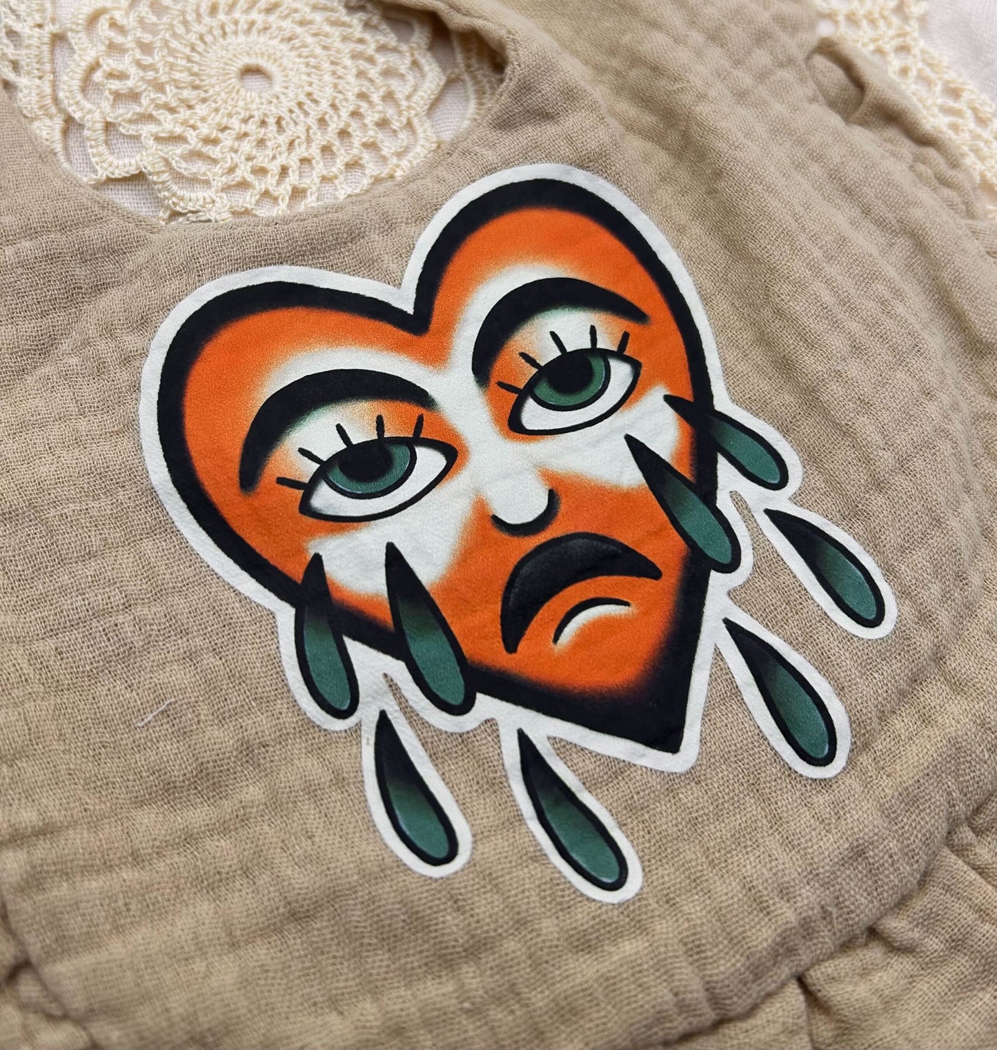 Muslin Frill Bib - Brown Weeping Heart