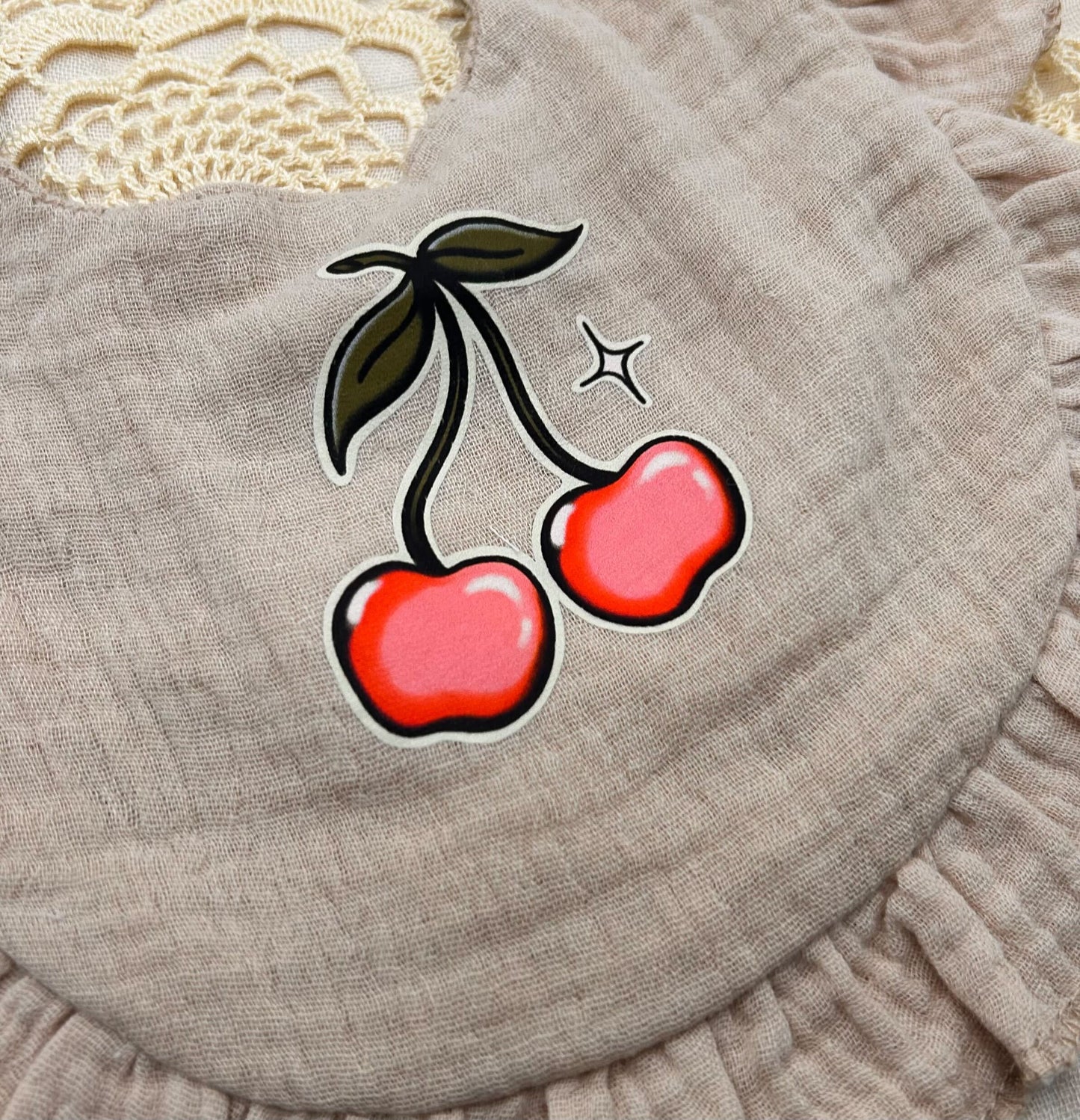 Muslin Frill Bib - Beige Cherry