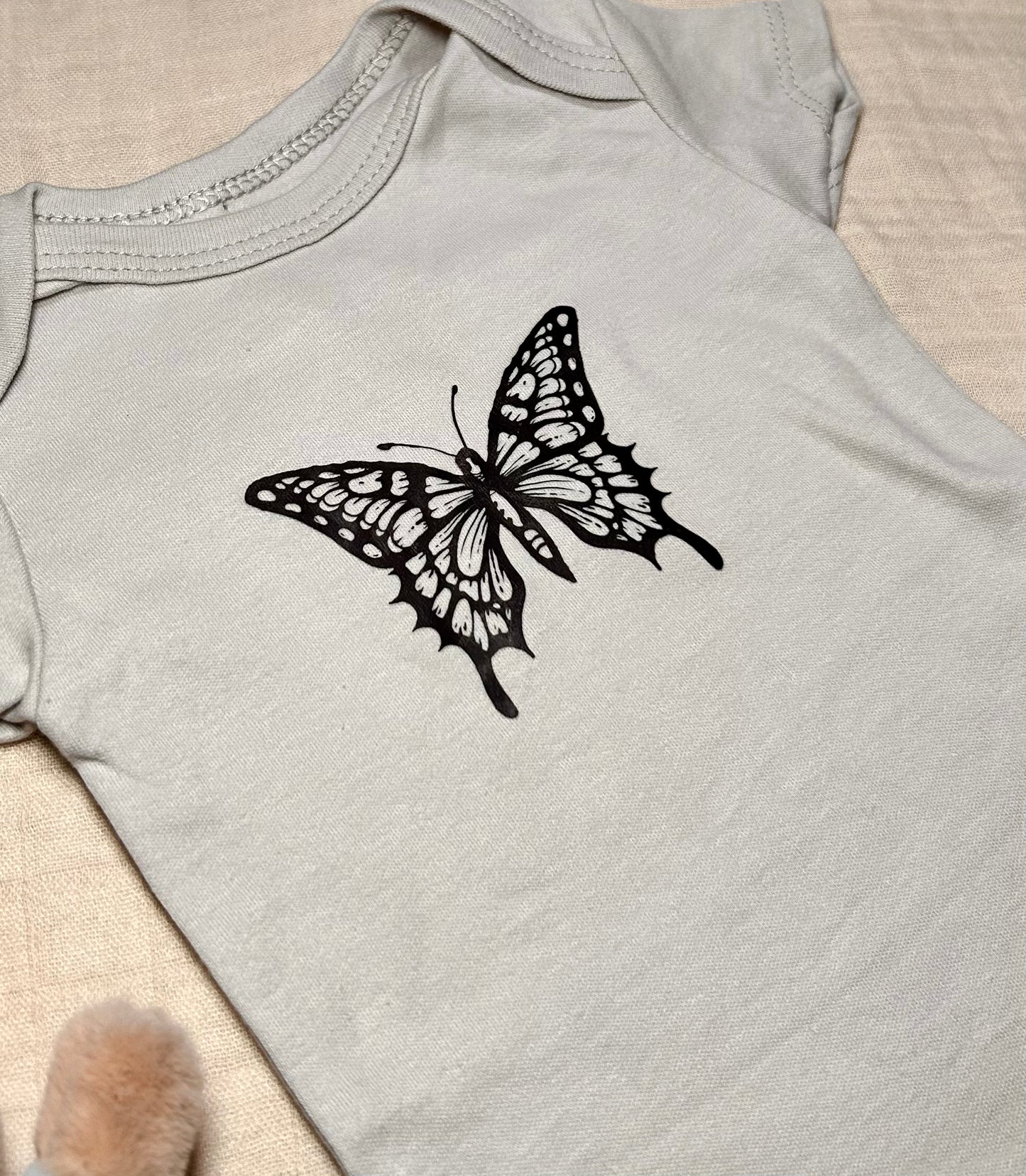 Short Sleeve Onesie - Mono Butterfly - Grey