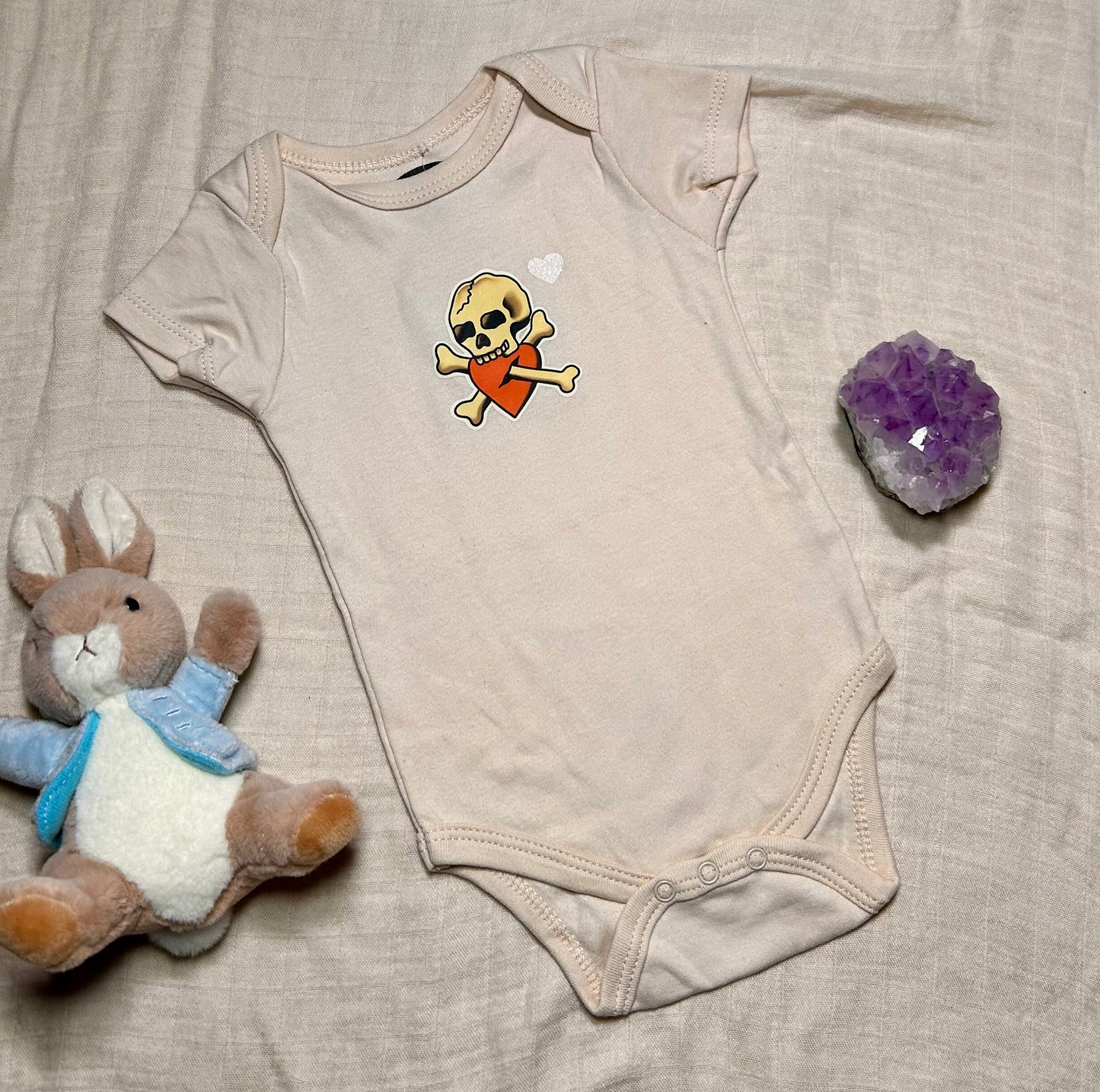 Short Sleeve Onesie - Skull and Bones with Heart - Beige